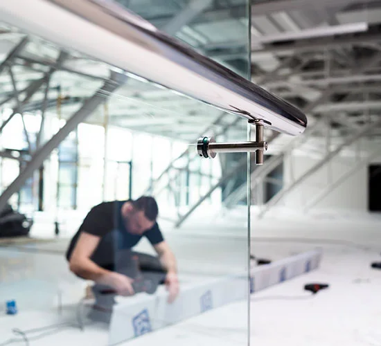 Tarpon Springs, FL highly skilled glass repair technicians